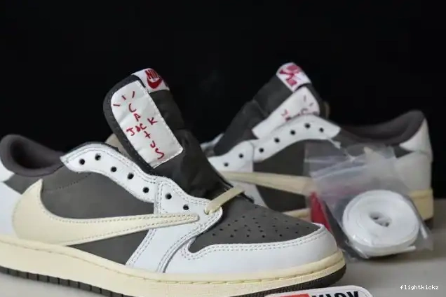 1 x Mocha Scott Travis Reverse Jordan Air DM7866-162 0702